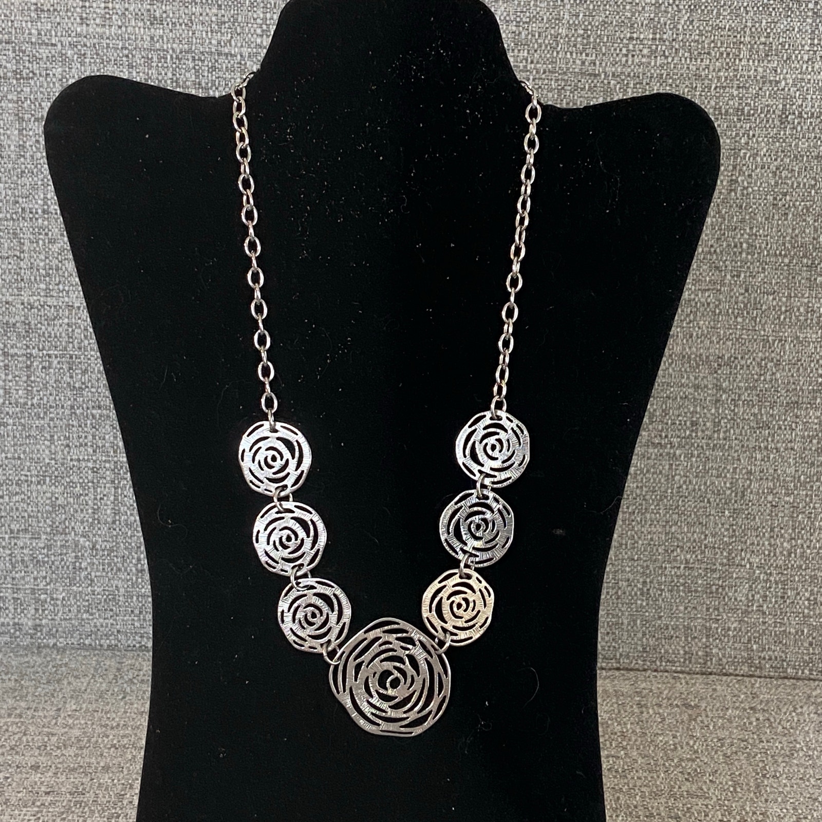 Ny Company Silver Tone Spiral Disc Statement Necklace Modern Geometric 18$